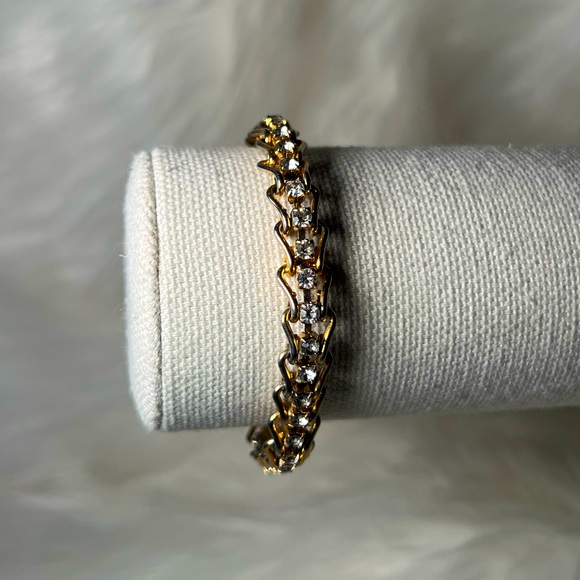 Fashion Bracelet with Gold Color Chains with Jewels - Picture 1 of 5